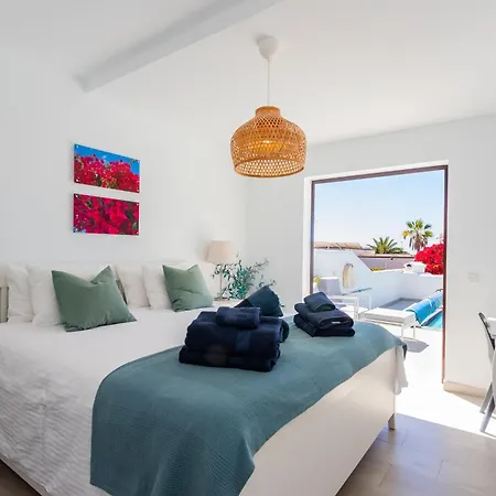 Villa Remarkable 5-bed In Playa Blanca (Lanzarote)