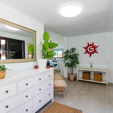 Remarkable 5-bed In Villa