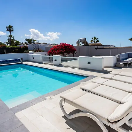Remarkable 5-bed In Villa *